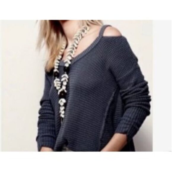 Free People Waffle Knit Cold Shoulder Sweater Gray Asymmetrical Pullover XS - Picture 3 of 10
